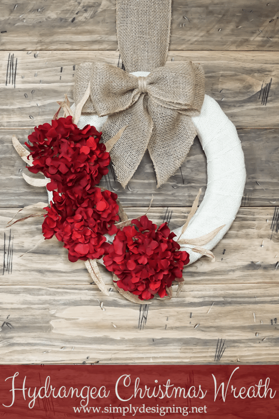 Hydrangea Christmas Wreath | #wreath #crafts #burlap #christmas #holiday #hydrangea
