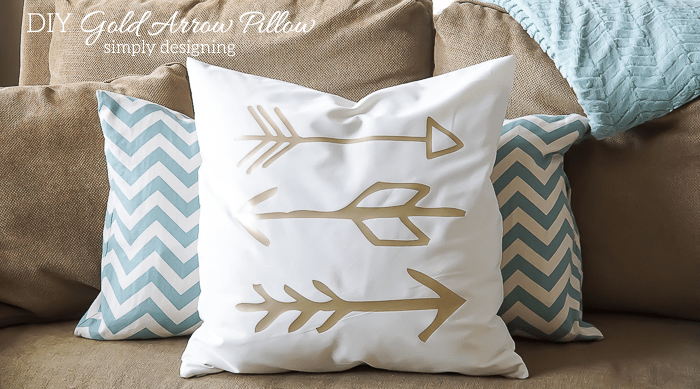 DIY Gold Arrow Pillows - I love these pillows
