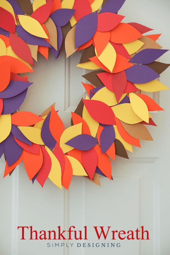 Simply Thankful Wreath Thanksgiving Craft - this is such a fun family tradition that helps your family reflect on the things they are grateful for