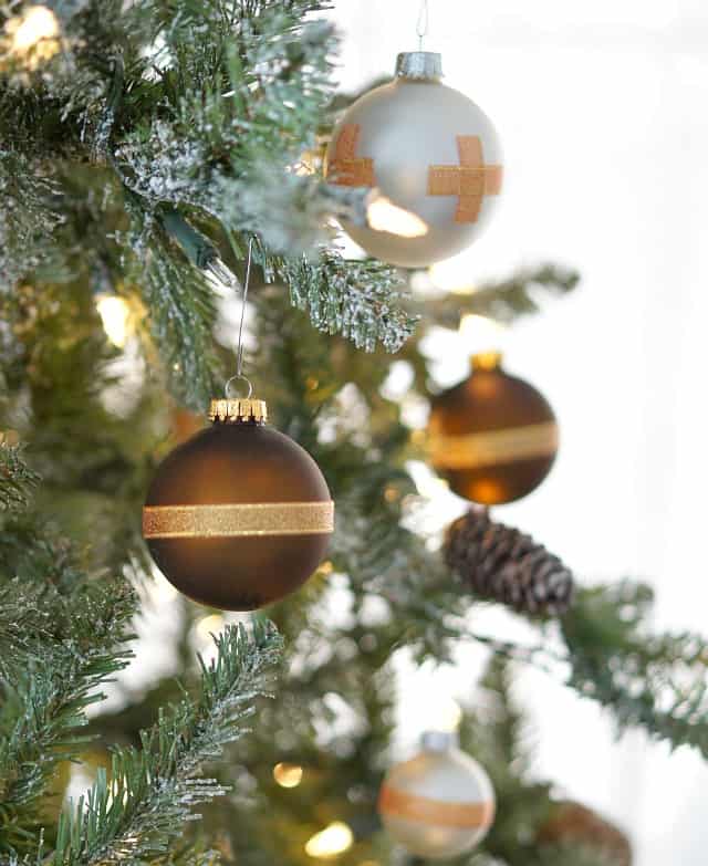 ornaments tree lights Christmas Crafts & DIY Projects 1 Christmas Crafts & DIY Projects