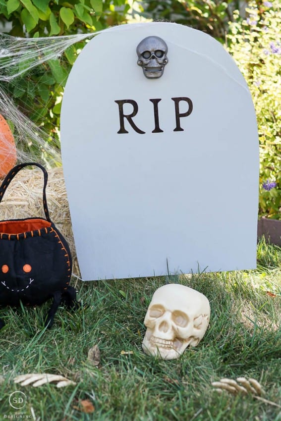 DIY Harvest Yard Sign - RIP Headstone Decoration