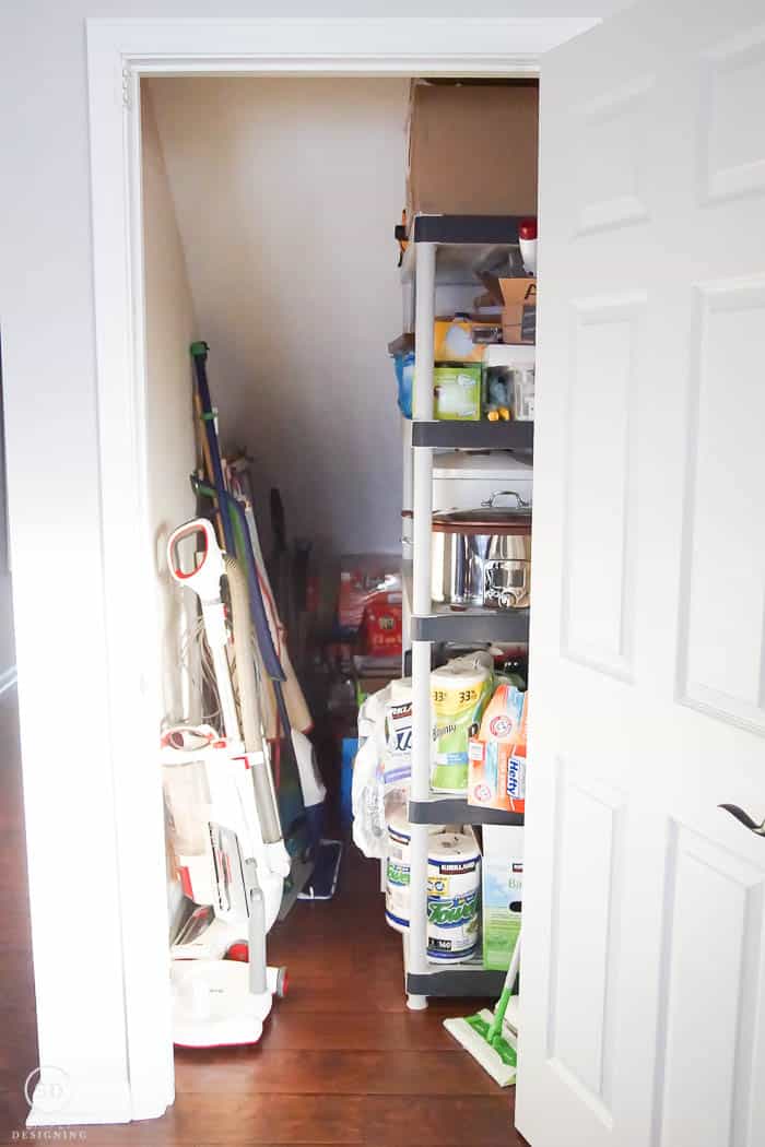 Closet under the stairs before