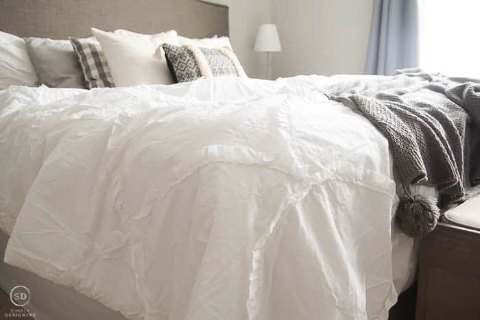 white scalloped comforter