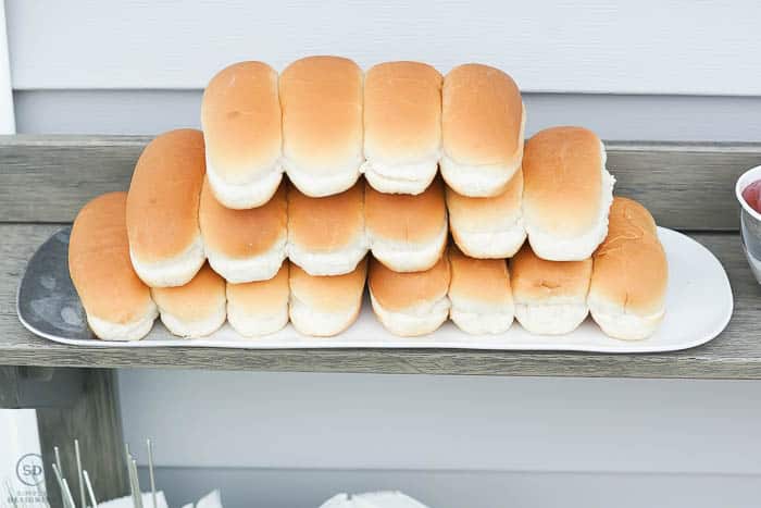hot dog buns on melamine tray