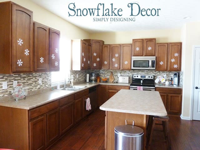 DIY+Snowflake+Decor1 | DIY Snowflake Decor {Silver and Gold Blog Series} | 19 |