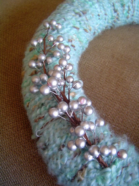 Cozy Sweater Wreath 8 No-Sew Yarn Wreath