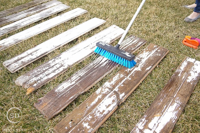 How to Clean Barn Wood