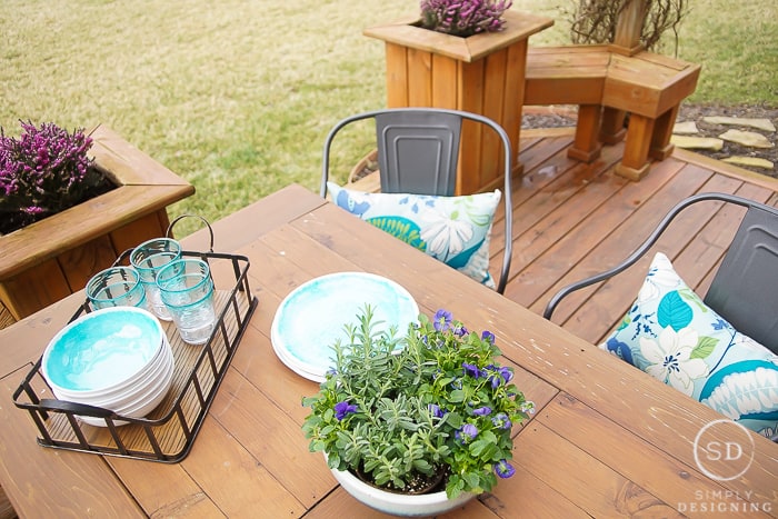 A Farmhouse Outdoor Living Space Update in Just a Few Minutes