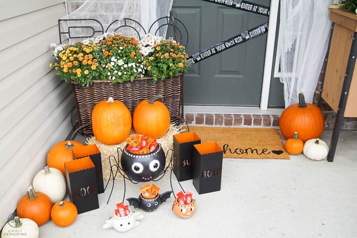 Easy Outdoor Halloween Decorations for your Porch 05814 | Easy Outdoor Halloween Decorations for your Porch | 21 | st patricks day print